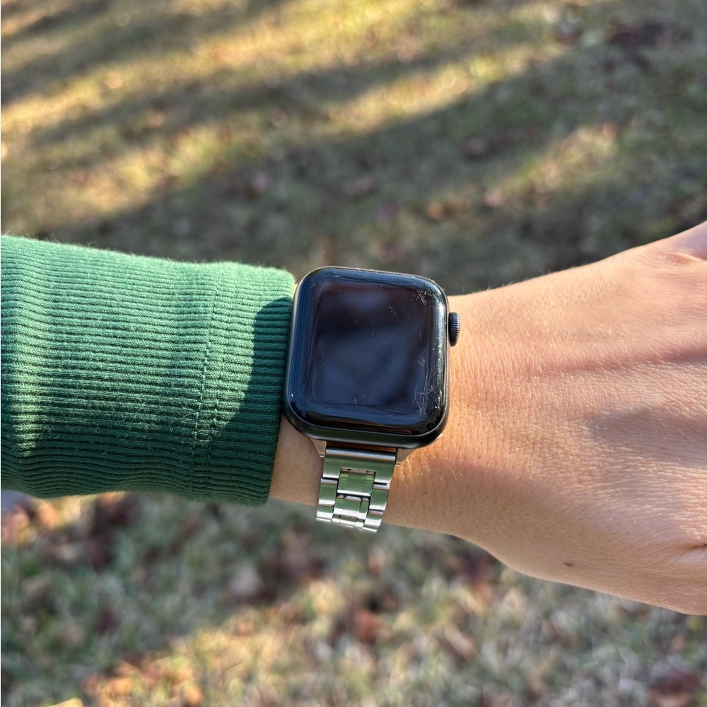 Apple Watch - Series 6, 40 mm - with Silver Band